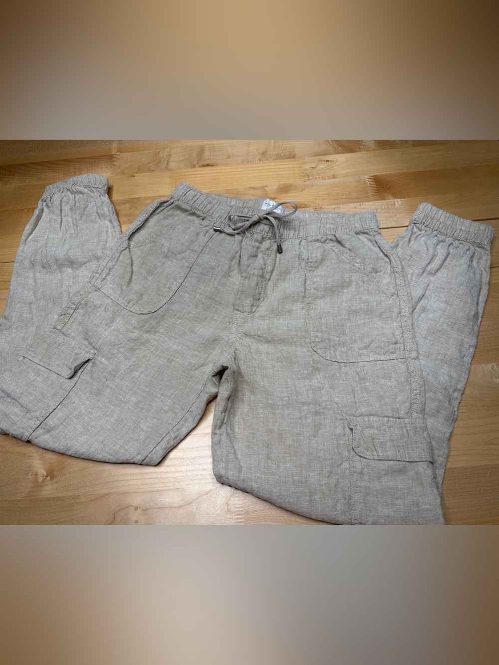 Women's Cropped Linen Cargo Pants - Beige